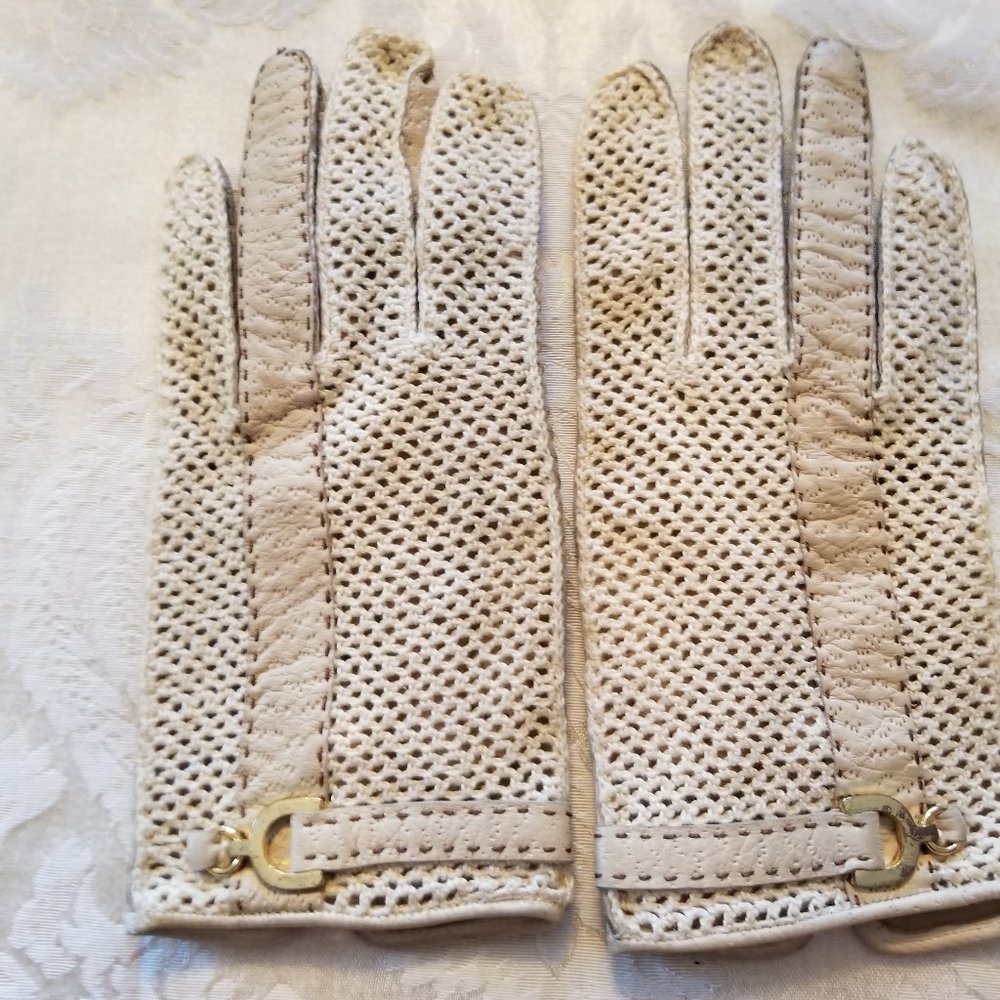 White leather and crocheted gloves
